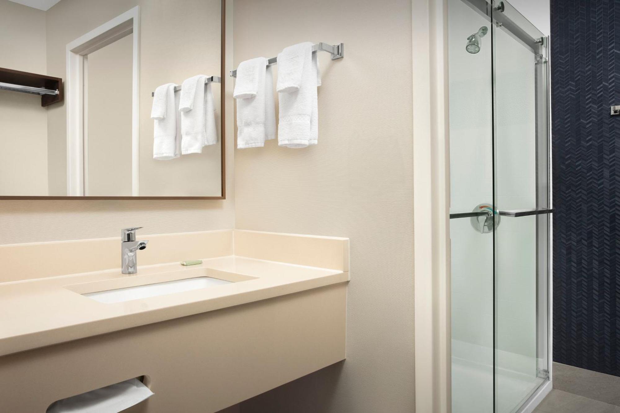 Fairfield Inn & Suites Dulles Airport Стерлинг Экстерьер фото